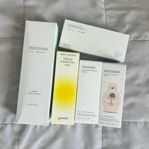 Mixsoon Centella Cleansing Foam - White